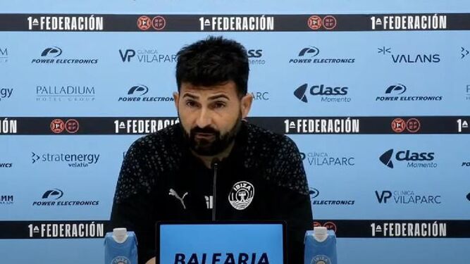 Romo, entrenador del Ibiza, en rueda de prensa.