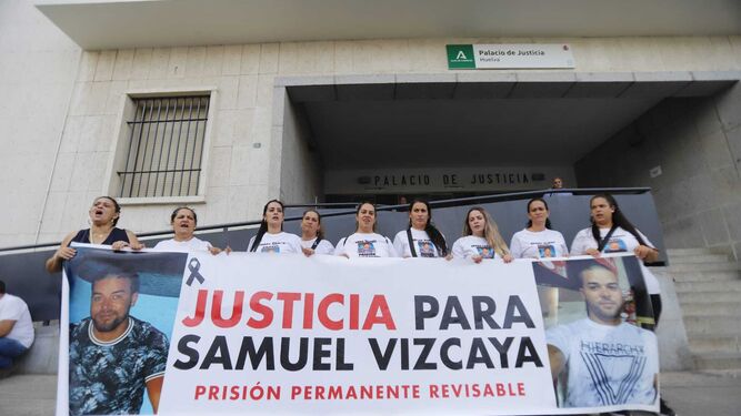 Manifestación a las puertas del Palacio de Justicia, para el juicio por Samuel Vizcaya.