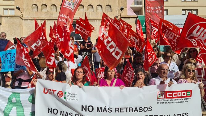 Protesta en Almería por la paralización de la bolsa de empleo del SAS.