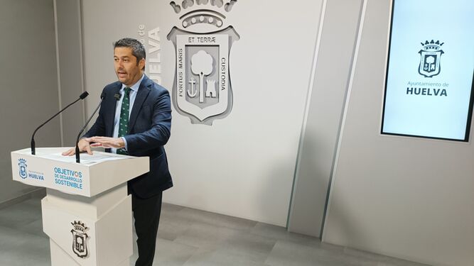 El PSOE de Huelva denuncia que el PP "subirá el agua un 40% a la mayoría de bares y peluquerías"
