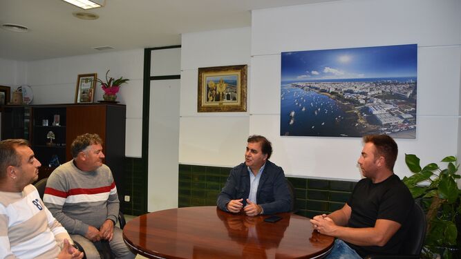 Encuentro entre Cansino y la Federación Andaluza de mariscadores