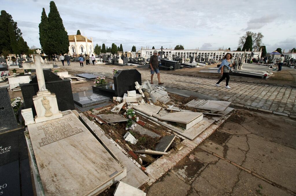 Im&aacute;genes del ambiente en el cementerio La Soledad, Huelva