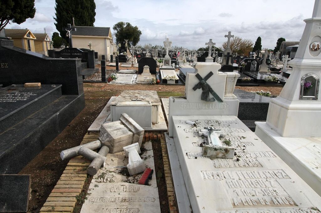 Im&aacute;genes del ambiente en el cementerio La Soledad, Huelva