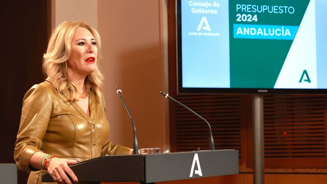 La consejera de Economía, Hacienda y Fondos Europeos, Carolina España, en la presentación de los Presupuestos de 2024 en el Palacio de San Telmo.