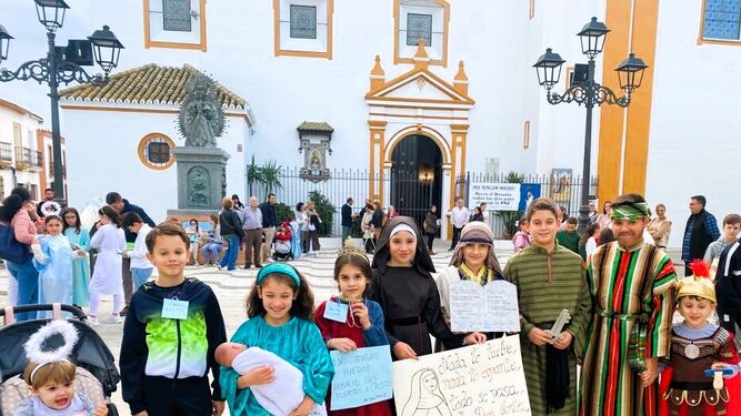 Los niños de la provincia de Huelva se vuelcan con la fiesta de 'Tosantos'