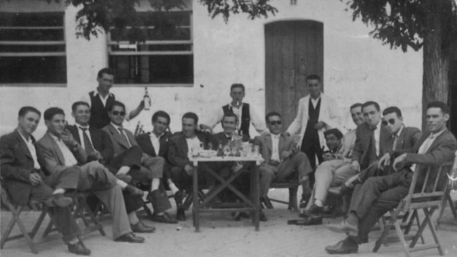 Reunión de alosneros, años 50 del pasado siglo.