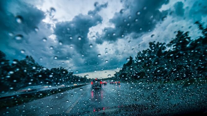 Claves para conducir con lluvia: mantener la calma y evitar sorpresas