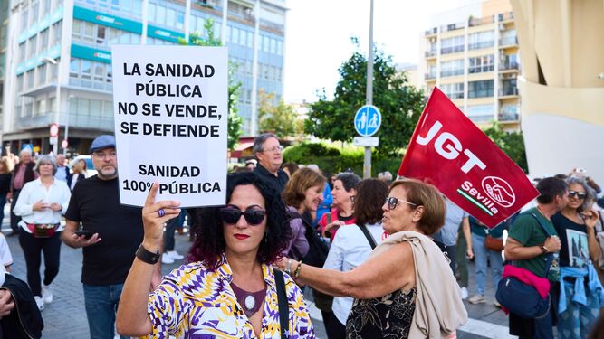 Última de las manifestaciones que tuvieron lugar en Sevilla en defensa de la sanidad pública.