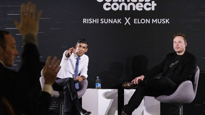 El primer ministro británico, Rishi Sunak, con Elon Musk.