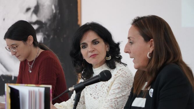 La periodista onubense Mari Paz Díaz presenta 'Mujeres a 200 Años Luz' en Moguer, su pueblo natal