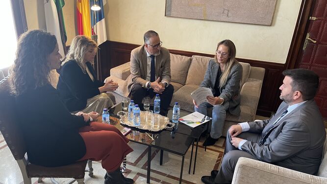 Reunión entre el Ayuntamiento de Huelva y la ONCE.
