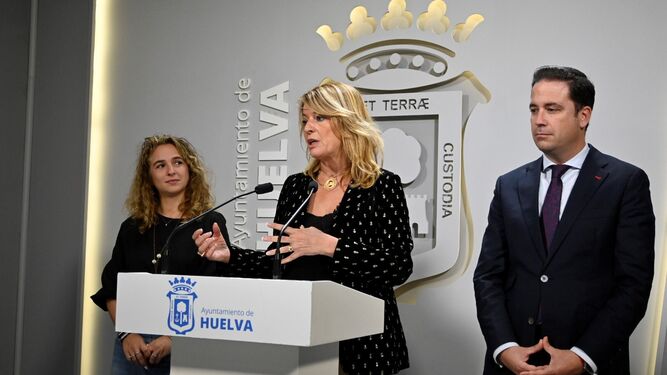 La alcaldesa de Huelva presenta la programación de Navidad.