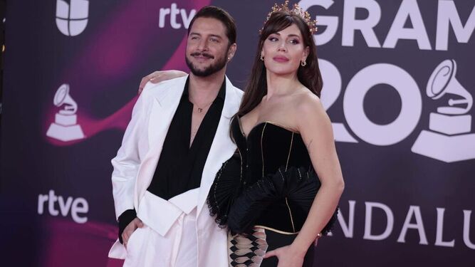 Manuel Carrasco junto a su mujer, Almudena Navalón en los Grammy Latino.