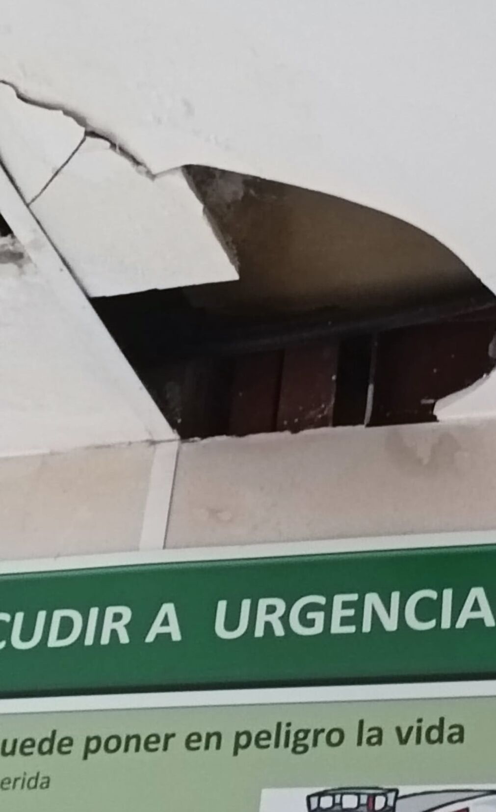 Las im&aacute;genes de los desperfectos y roturas denunciados en Urgencias de Huelva
