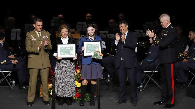 Entrega del Premio del Concurso 'Cartas a un militar' de la Subdelegación de Huelva.