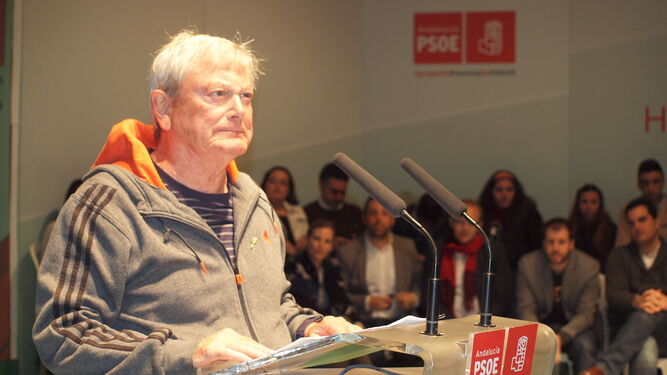 "Rotos de dolor" en el PSOE por la muerte de Carlos Navarrete en Huelva