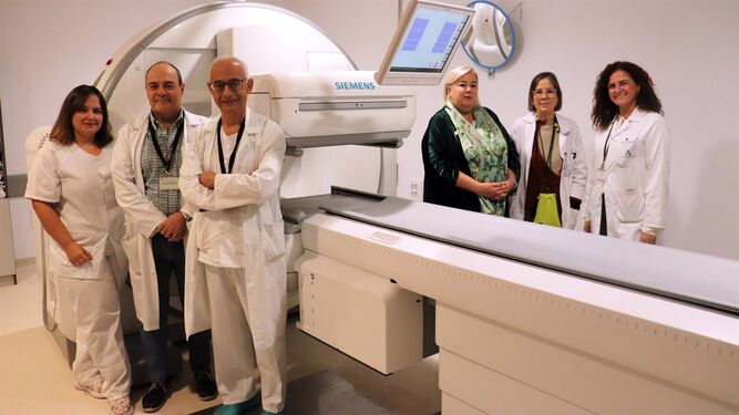 Visita de la delegada de Salud al Juan Ramón Jiménez para ver el nuevo equipamiento