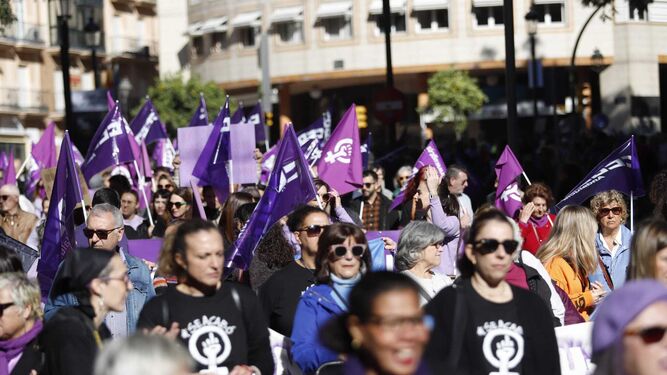 Diversos colectivos se han manifestado en Huelva este 25N