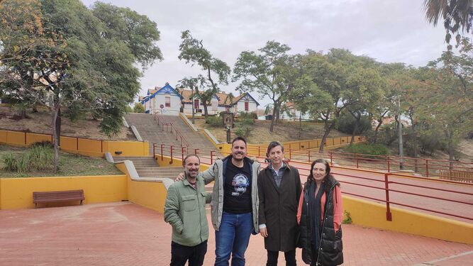 Vox Huelva en su visita al barrio Obrero.