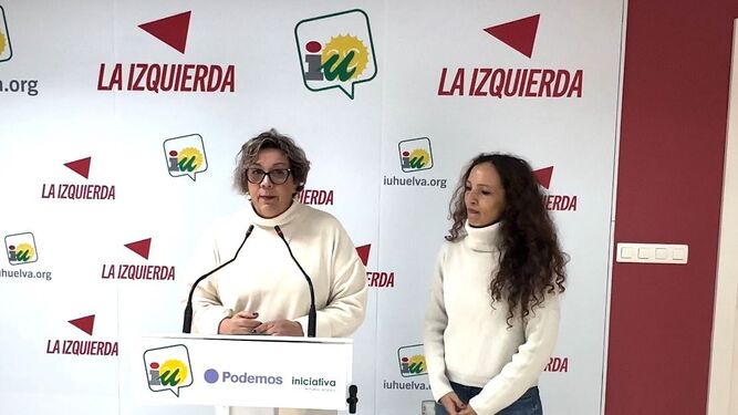 Mónica Rossi junto a Silvia Zambrano, del Grupo Municipal de la Izquierda de Huelva