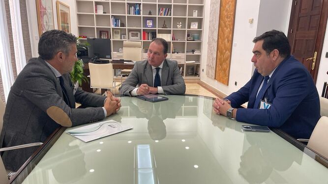 Reunión entre los repersentantes de ATA Andalucía y la Diputación de Huelva