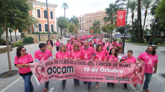 Marcha Aocam en el día internacional del Cáncer de Mama.