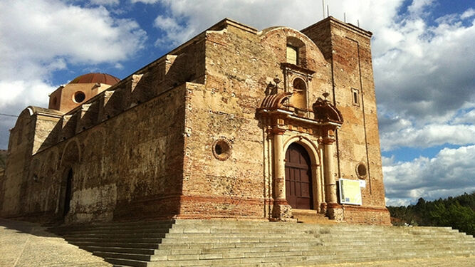 La iglesia inacabada de Castaño de Robledo.