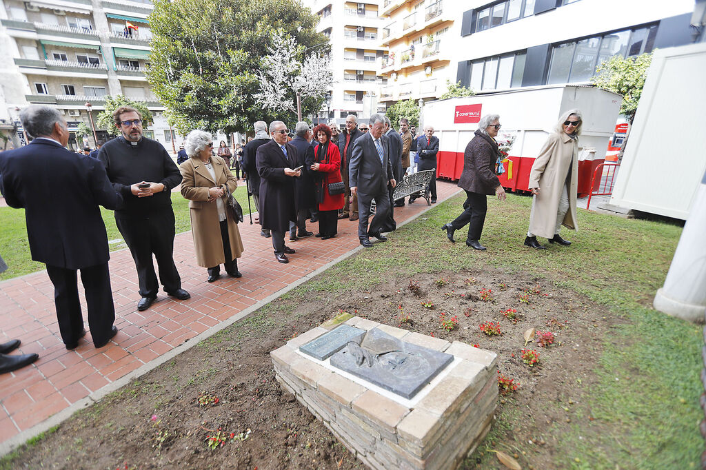 Im&aacute;genes de la Ofrenda de flores y rezo ante el monumento a la Inmaculada en Huelva