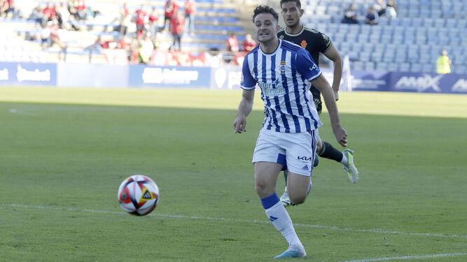 Juan Villar, una de las bajas, durante el partido con el Real Murcia en el Nuevo Colombino.