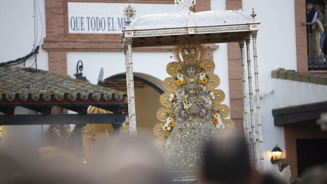 La procesión de la Virgen del Rocío en la Romería 2023.