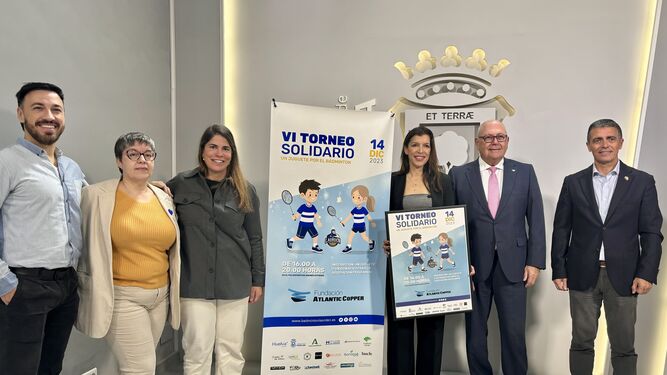 Foto de familia de la presentación del torneo en el Ayuntamiento de Huelva