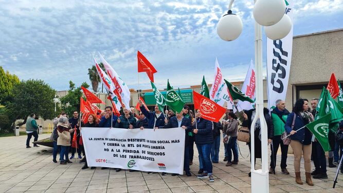 Nueva protesta en Huelva por el cierre de la Residencia de Tiempo Libre de Punta Umbría