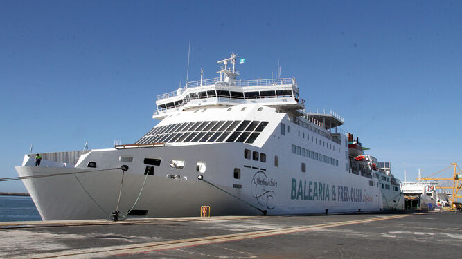 Barco que opera las rutas Huelva Canarias