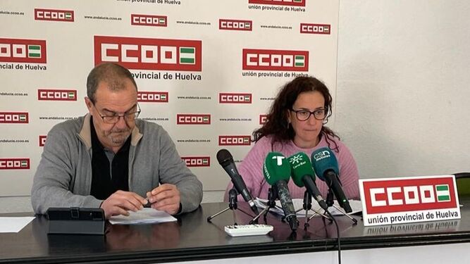La secretaria general de CCOO en Huelva, Julia Perea, y el secretario general del Sindicato Provincial de Sanidad y sectores Sociosanitarios, Juan José Rodríguez.