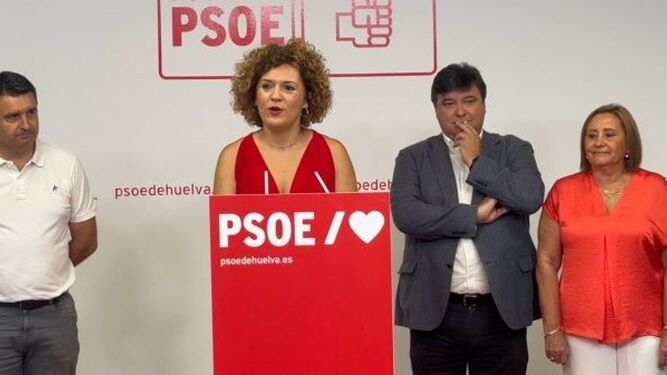 La secretaria general del PSOE de Huelva, María Eugenia Limón, Amaro Huelva, Gabriel Cruz y María Luisa Faneca
