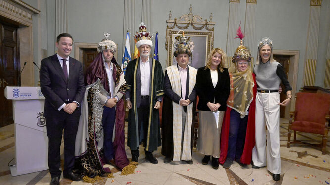 Los Reyes Magos, el Heraldo Real y la Estrella de la ilusión junto a la alcaldesa de Huelva