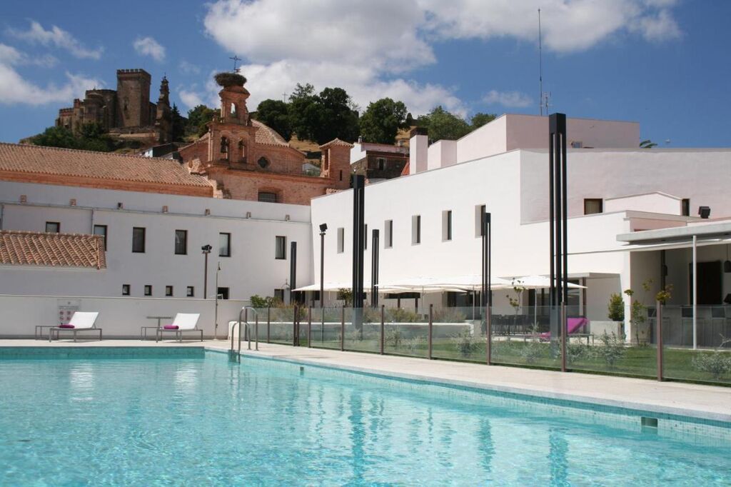 El bello convento de Aracena reconvertido en hotel con spa que puedes encontrar en Huelva