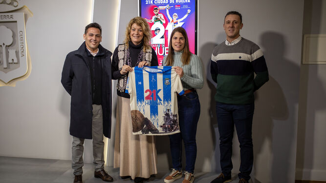 Presentación de la camiseta de la 21K Ciudad de Huelva.