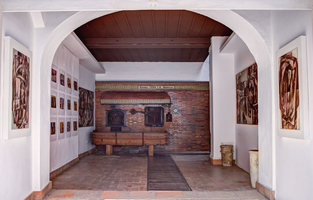 Al&oacute;jate en un antiguo molino de harina reconvertido en centro de arte en este pueblo de Huelva