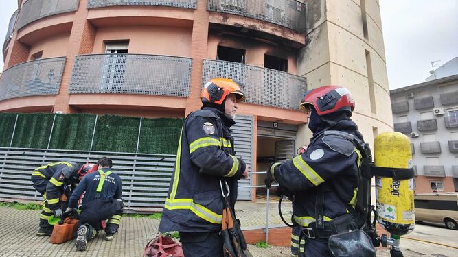 Susto en Huelva tras salir ardiendo una vivienda en la calle Velázquez