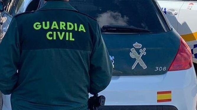 Tres detenidos en Bollullos por robar a un anciano 2.400 euros cuando salía del súper con la técnica del 'mataleón'