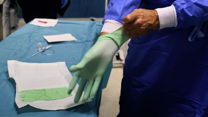 Indemnizan a una paciente de Huelva por dejarle una pinza dentro del cuerpo en una operación de cirugía
