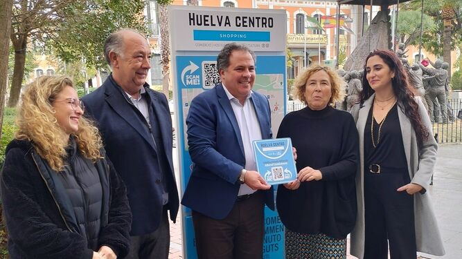 Acto de inauguración de la nueva señalética de los comercios en el centro de Huelva