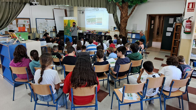 Alumnos del Tierno Galván participan en el programa de educación ambiental de Atlantic Copper