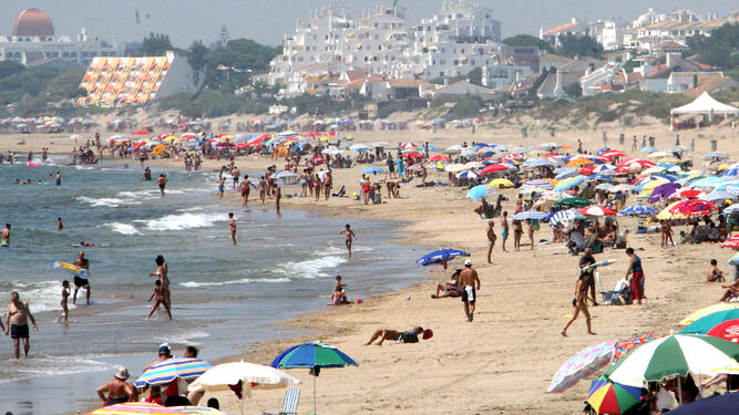 Las playas de la costa de Huelva, en verano.