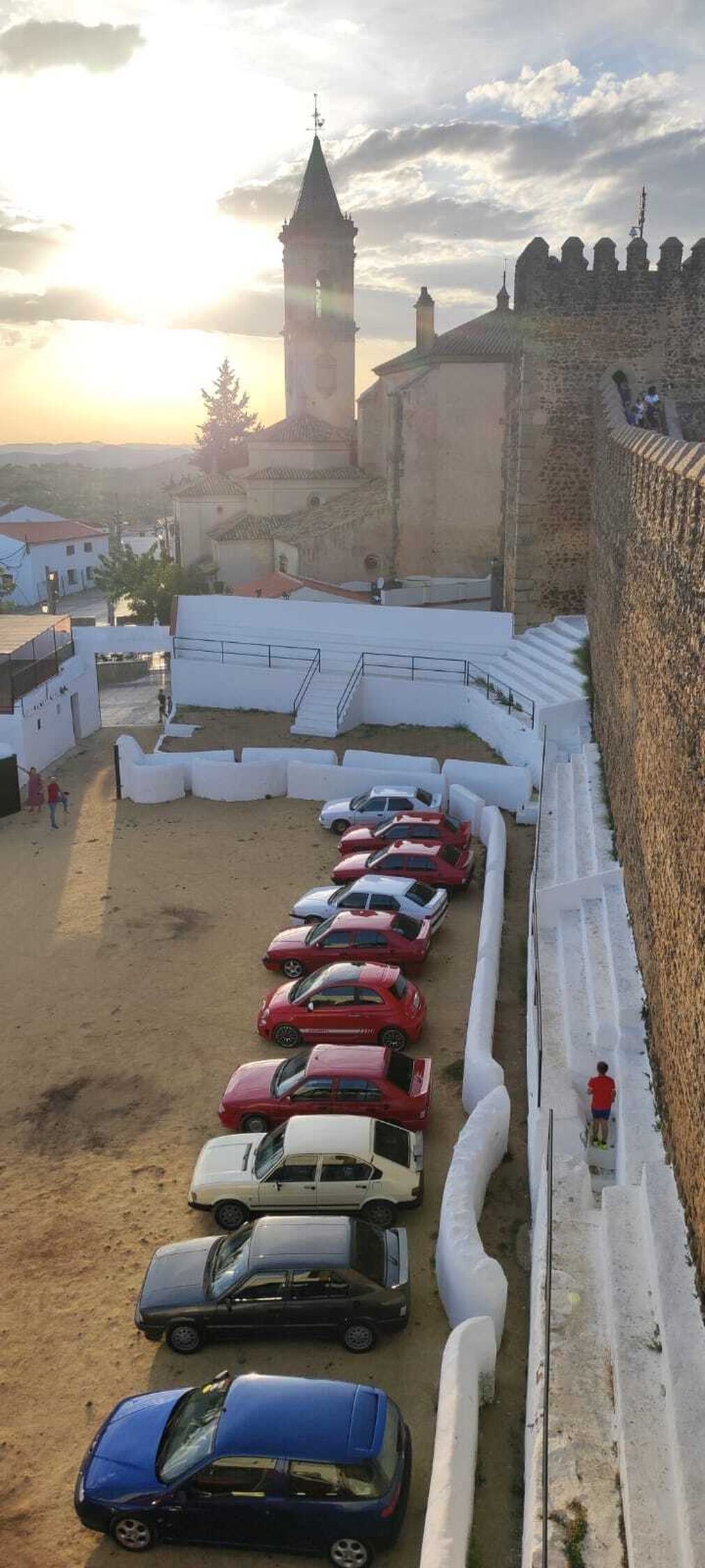 La plaza de toros m&aacute;s curiosa de Espa&ntilde;a se encuentra junto al bello castillo de este pueblo de Huelva