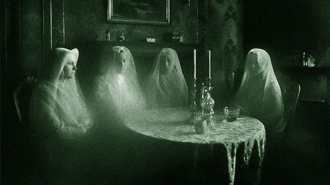 Varios espíritus en una vivienda.