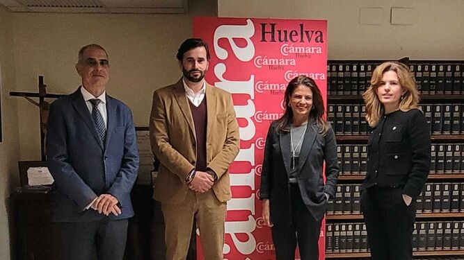 Acuerdo entre la  Cámara de Comercio de Huelva,  MicroBank y el Consejo Andaluz de Cámaras.