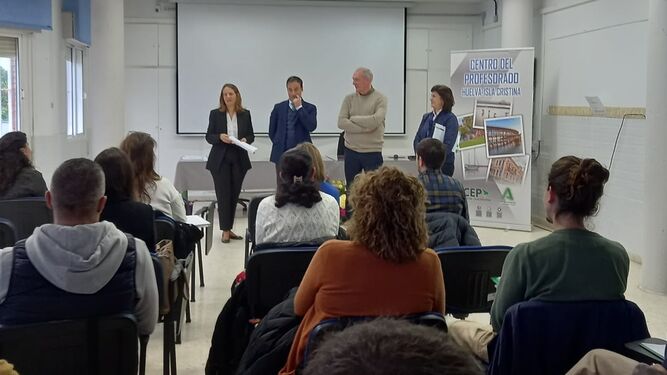 Taller de formación semipresencial “La vida de las palabras” celebrado en el centro de formación permanente del profesorado (CEP) de Huelva-Isla Cristina.