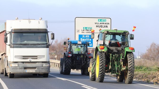 ¿Cómo afecta la tractorada al tráfico de Huelva este martes? Atascos por un centenar de agricultores